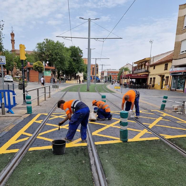 reparaciones en los pasos del tranvia de parla
